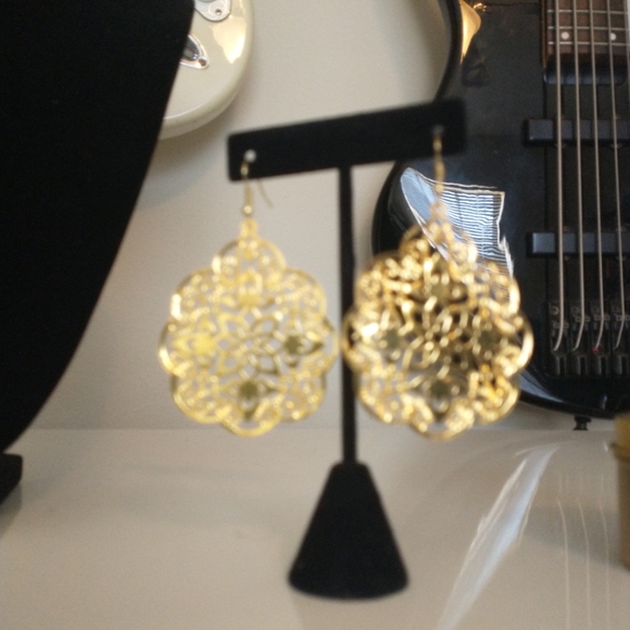 Earrings - Picture 3 of 6